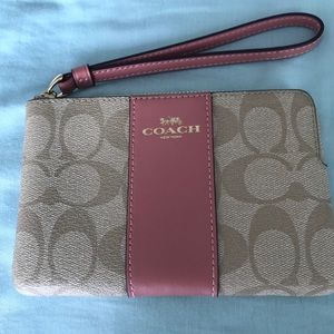 🚫SOLD Coach Corner Zip Wristlet🚫